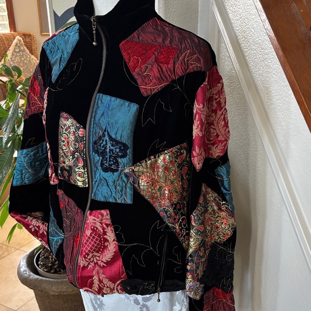 Beautiful Vintage, Eye Catching✨ Chicos Patchwork Velvet Women's Jacket 🤩 - Picture 7 of 11